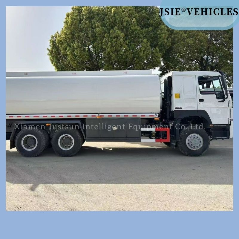 Sinotruk HOWO 6X4 20-26cbm Capacity Fuel Truck