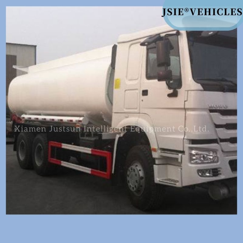 Sinotruk HOWO 6X4 20-26cbm Capacity Fuel Truck