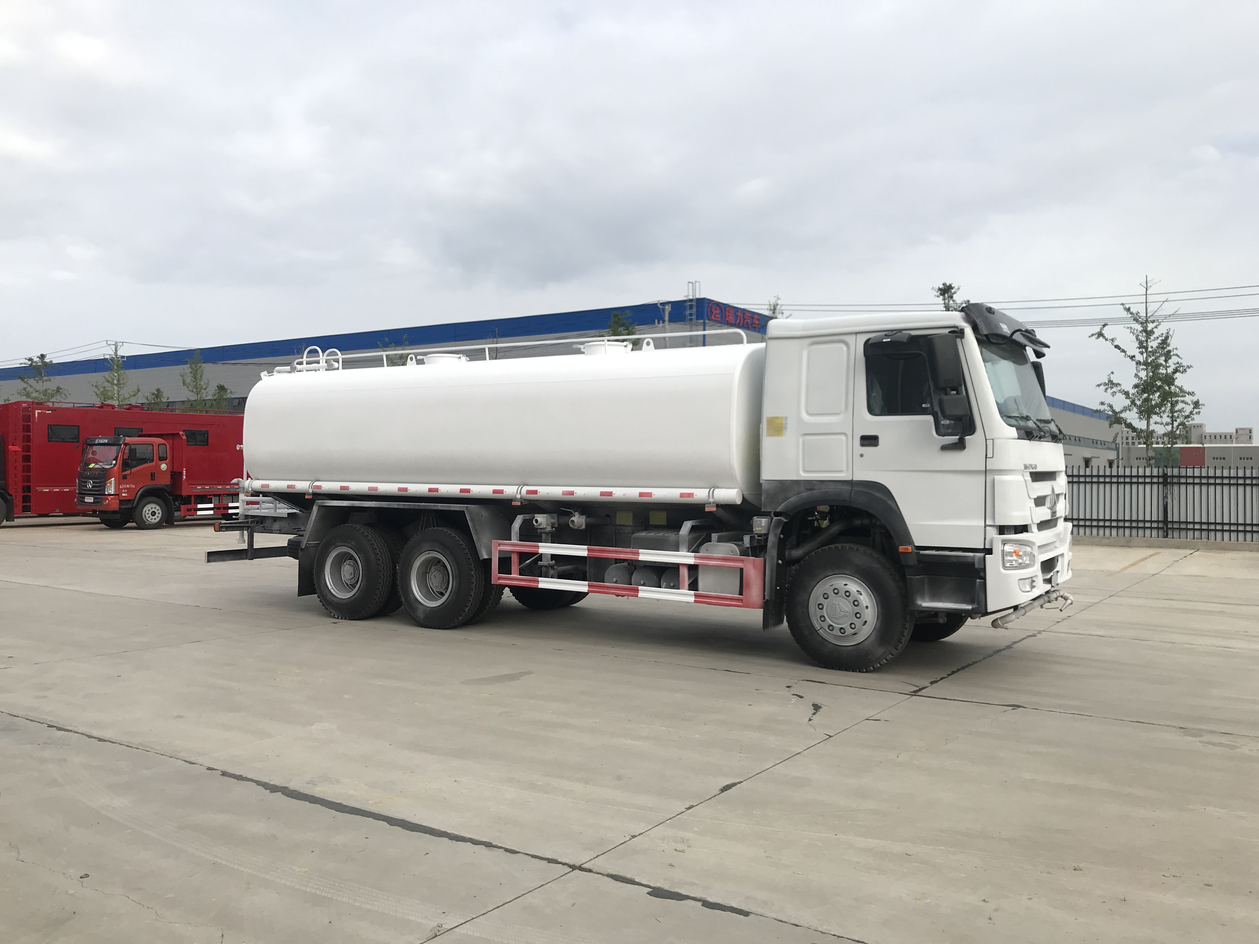 Sinotruk HOWO fuel truck 