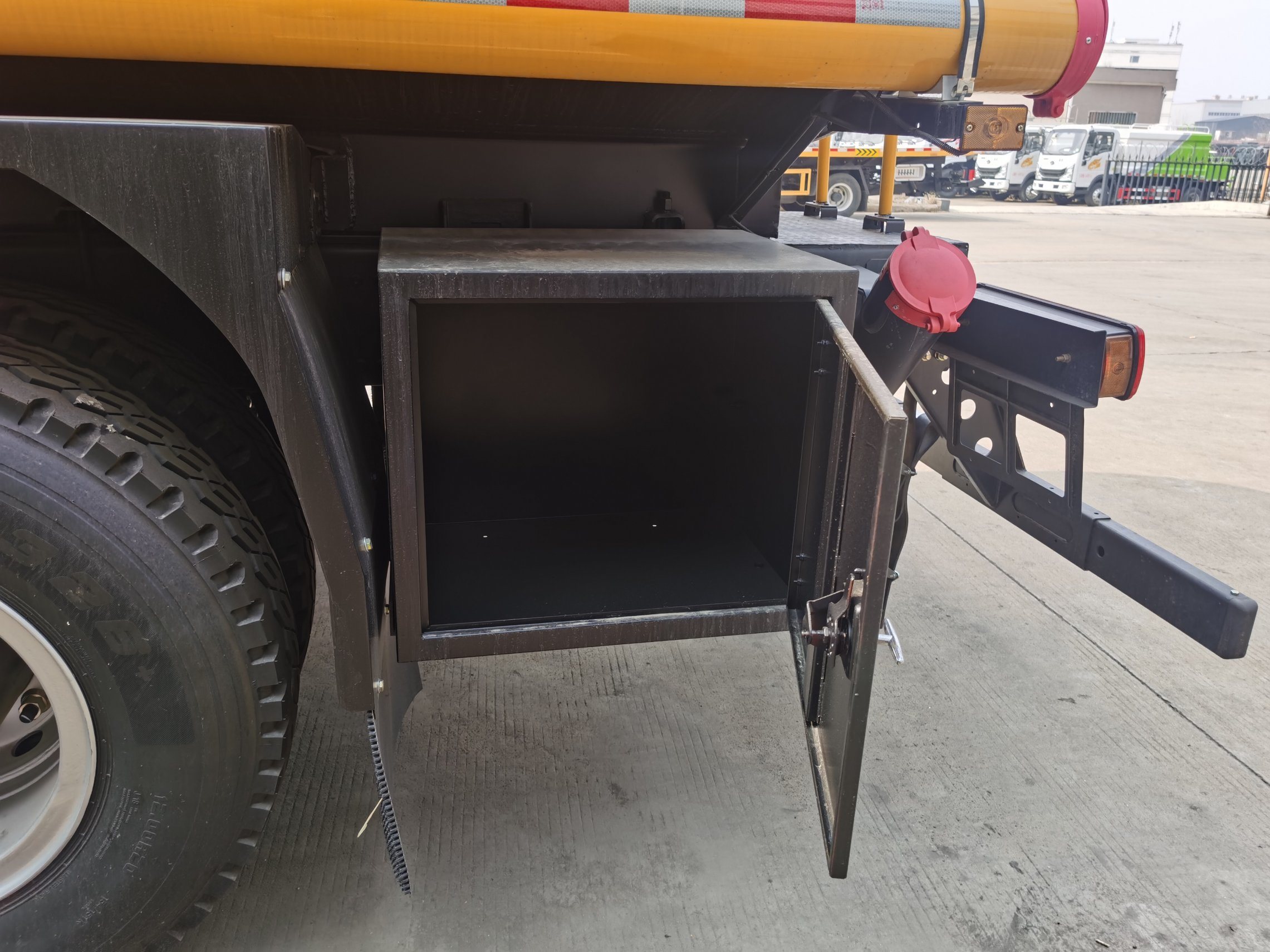Sinotruk HOWO fuel truck 