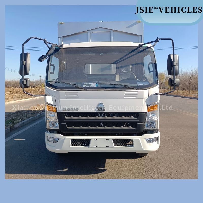 Sinotruck HOWO 4X2 Cargo Box Wing Van Truck