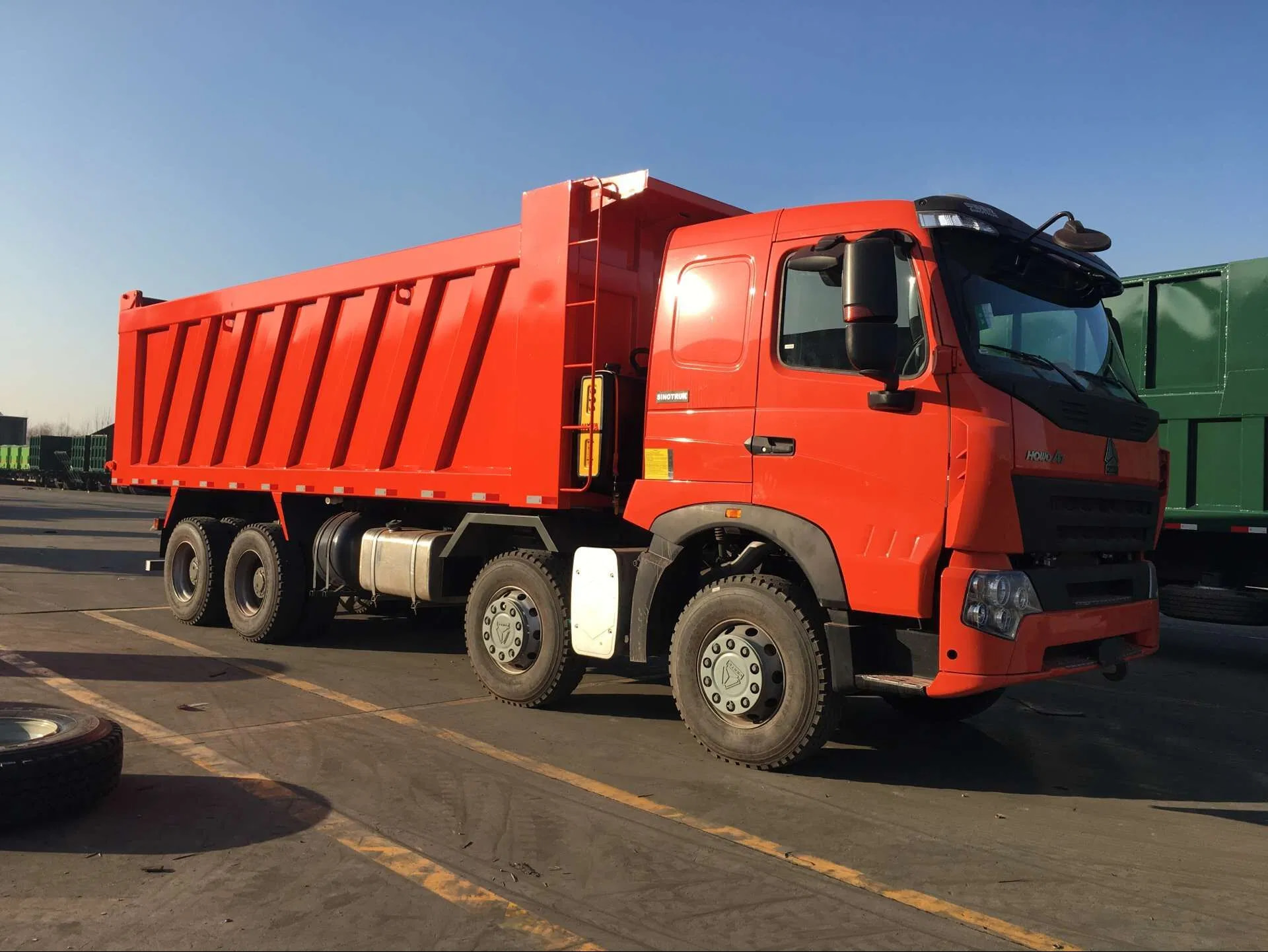 8X4 heavy duty dump truck(1) 8X4 heavy duty dump truck(1)