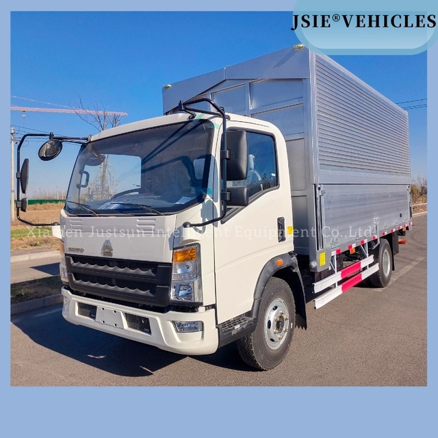 Sinotruk HOWO 4X2 Cargo Box Wing Van Truck