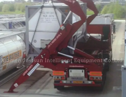 Semi Trailer with XCMG Crane2.png