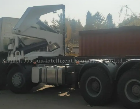 Semi Trailer with XCMG Crane3.png